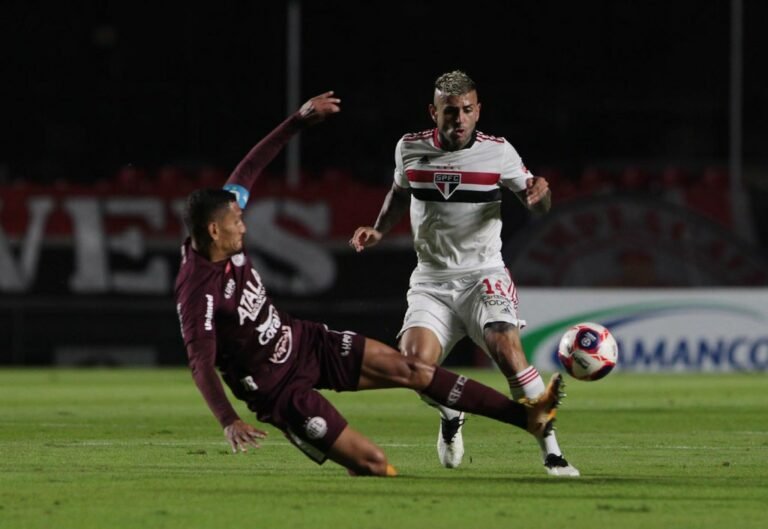 Liziero retorna e deve ser titular diante do Atlético-MG
