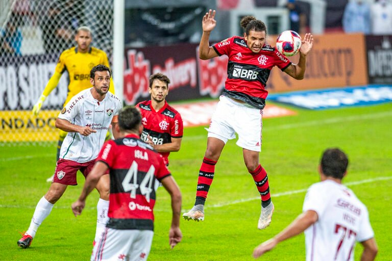 Flamengo está invicto com a dupla de zaga Rodrigo Caio e Willian Arão
