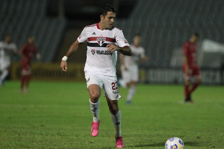 Eder se destaca no ataque e tem melhor média de gols entre atacantes do São Paulo