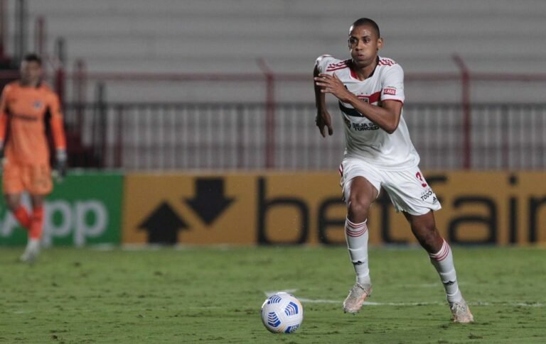 São Paulo tenta corrigir erros defensivos, já são sete gols sofridos em quatro jogos