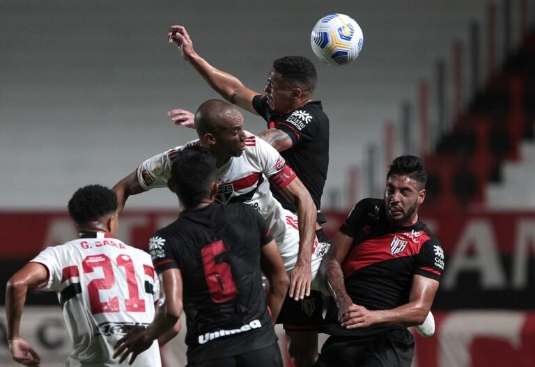 Jogadas aéreas se tornam fatais para defesa do São Paulo