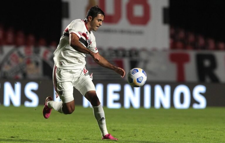 Pablo e Eder disputam titularidade no ataque do São Paulo