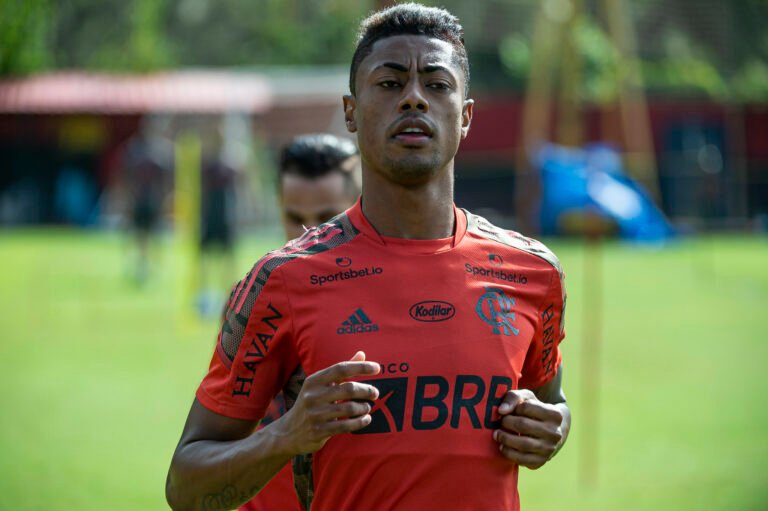 Flamengo pode ter oito desfalques em jogo contra o Coritiba; veja provável escalação