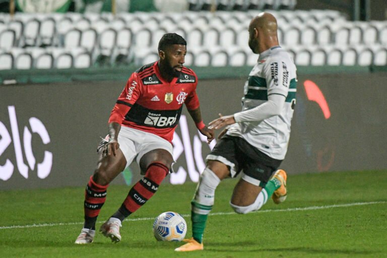 Maurício Souza revela que entrada de Rodinei no intervalo foi pedido de Rogério Ceni