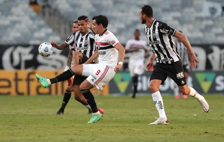 Ataque do São Paulo decepciona e tem péssimo início de Brasileirão