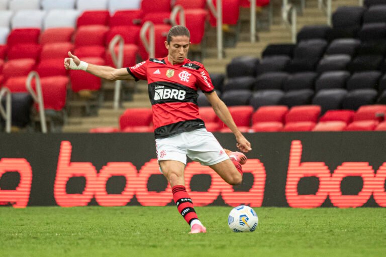Filipe Luís é o jogador com maior distância percorrida nos últimos jogos do Flamengo
