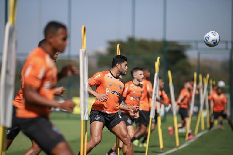 Atlético treina sem Nacho e Keno para confronto contra o Internacional