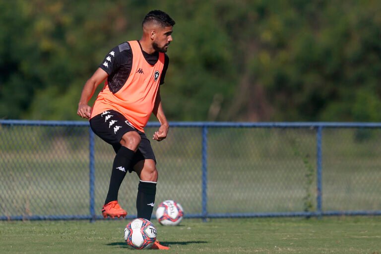 Escalação: Com Ronald fora por lesão, Daniel Borges vira titular