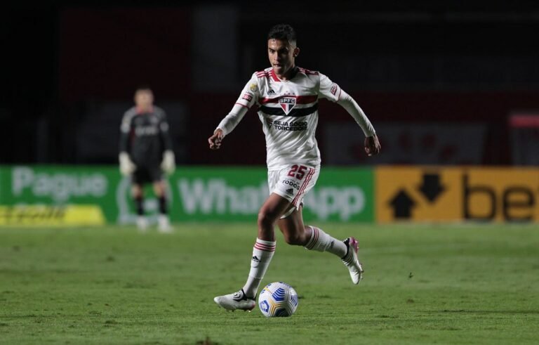 Árbitro explica expulsão de Rodrigo Nestor: “Força excessiva”