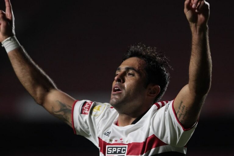 Eder demonstra que pode ser titular no lugar de Pablo no ataque do São Paulo