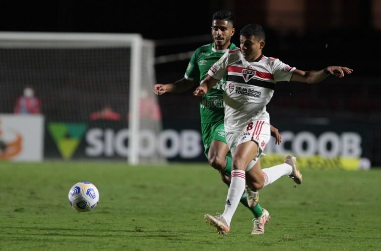 Bruno Rodrigues ganha minutos contra a Chapecoense