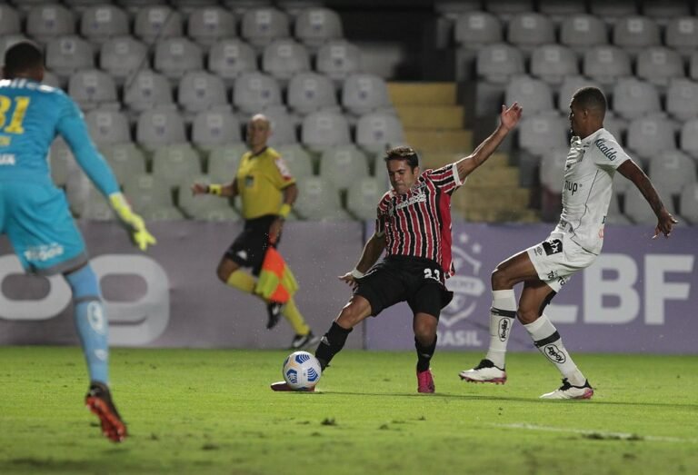 Sem Luciano, São Paulo terá briga por posição no ataque