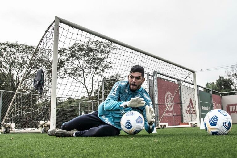 Com João Paulo no gol, Diniz pode ter mudança no meio campo contra o Grêmio