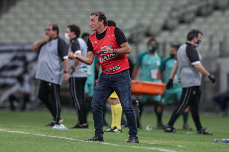 Irritado, Cuca dispara contra o árbitro após derrota do Atlético: “Vagabundo”