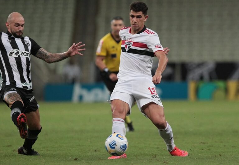 Vitor Bueno decepciona e não engrena em sua nova posição no São Paulo