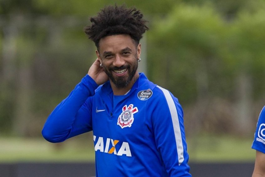 Ex-Corinthians Cristian diz que não se arrepende de gesto para torcida do São Paulo em 2009