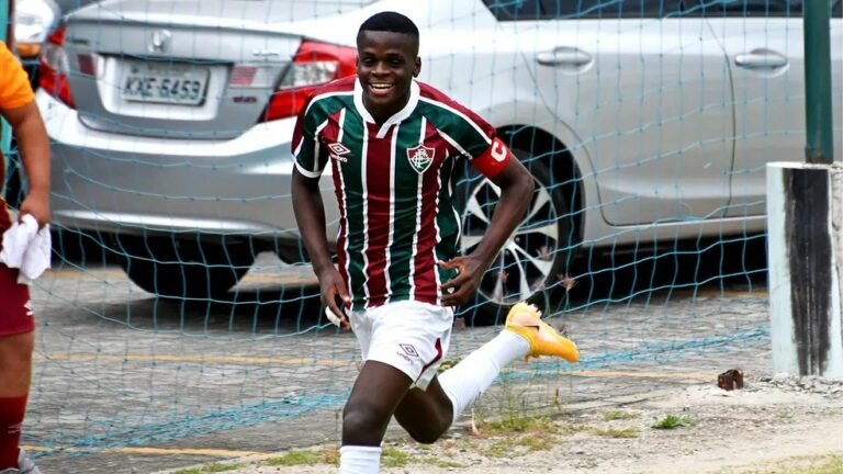 Pai de Metinho quebra o silêncio sobre saída do jogador precoce do Fluminense