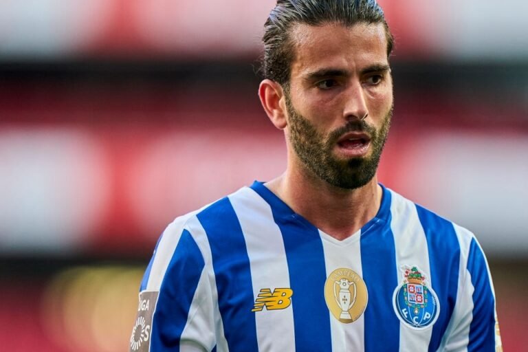 Sérgio Oliveira aguarda contatos do Tottenham