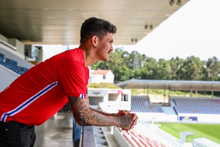 Oficial: Matheus Bueno rescinde com o Coritiba e assina com o Gil Vicente