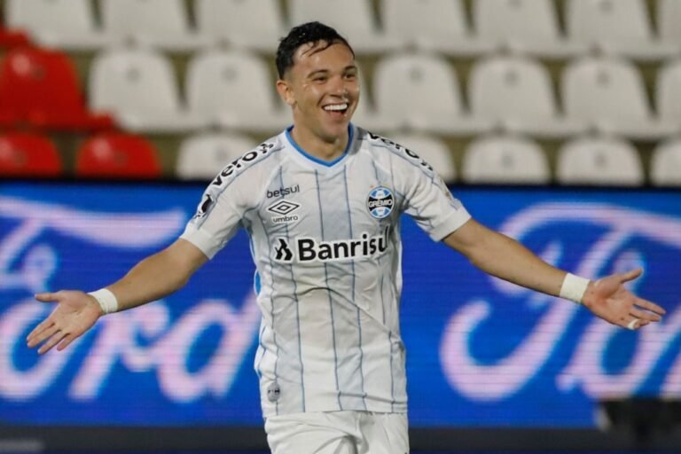 Pepê já está no Porto e gravou mensagem para a torcida