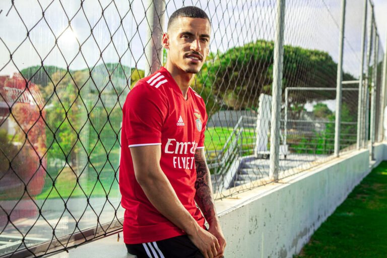 Benfica divulga camisas para a próxima temporada