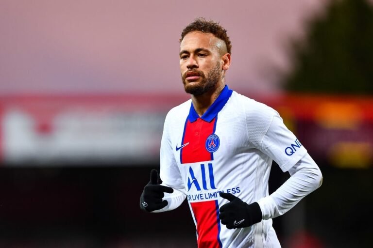 Neymar é o segundo brasileiro com mais assistências na temporada