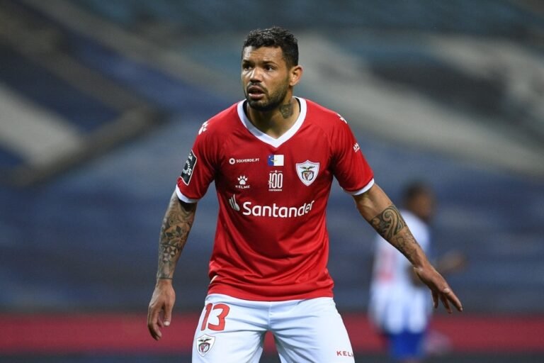 Com dois brasileiros, Campeonato Português anuncia seleção da temporada