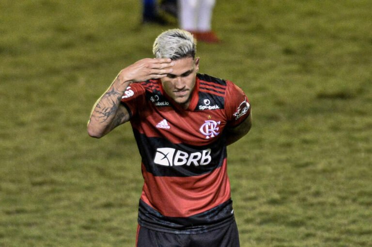 Pedro apresenta sintomas de Covid-19 e vira dúvida para jogo contra o América-MG