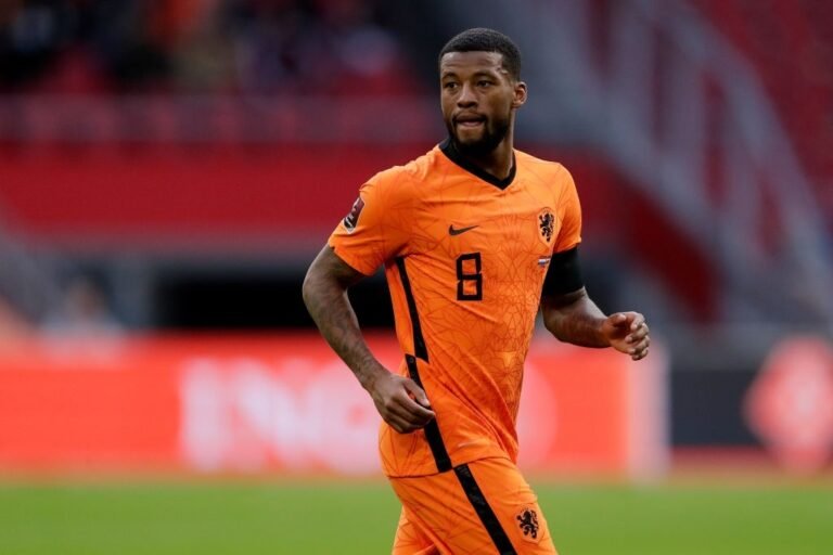 Wijnaldum assina com o PSG até 2024