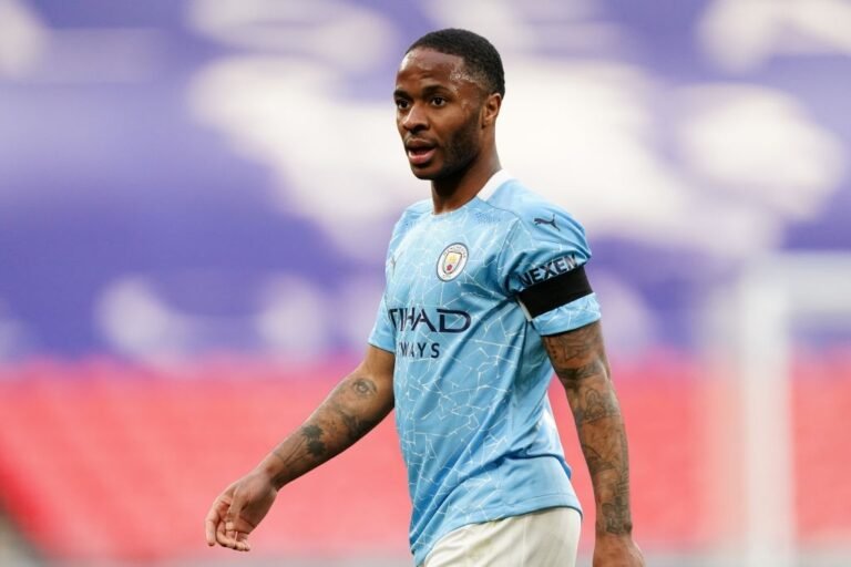 Barcelona estuda contratação de Sterling