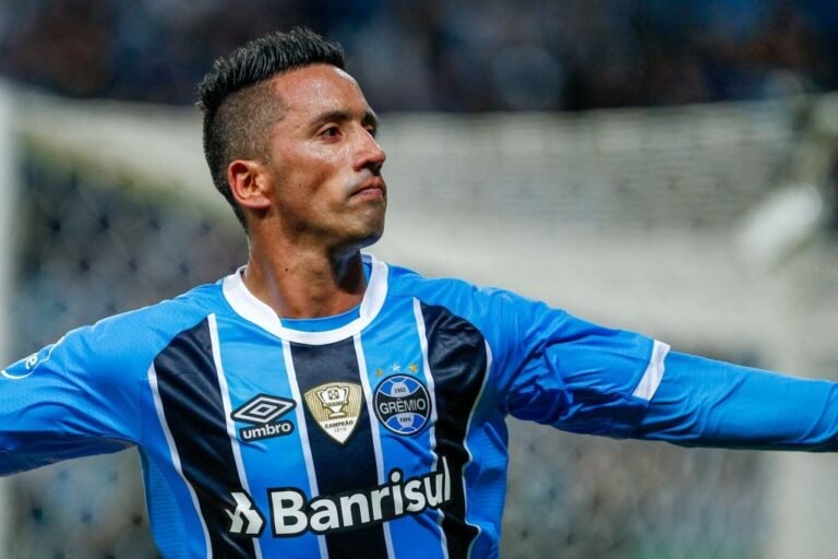 Adversário do Flamengo na Libertadores, Defensa y Justicia contrata Lucas Barrios