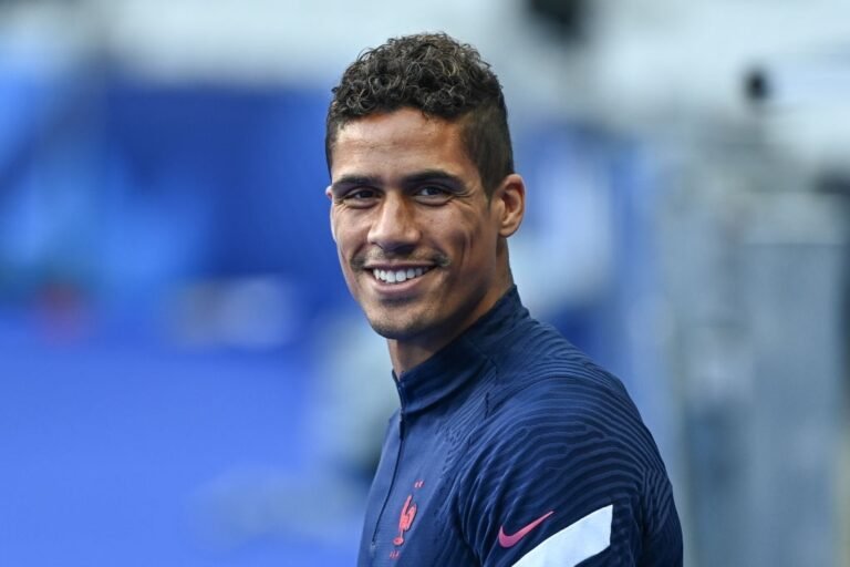 PSG inicia conversas para contratar Varane