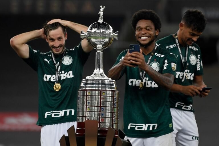 Palmeiras foi o time que mais faturou com patrocínios em 2020