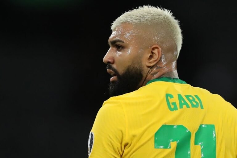 Torcedores do Flamengo perdem paciência com Tite após Gabigol ser substituído
