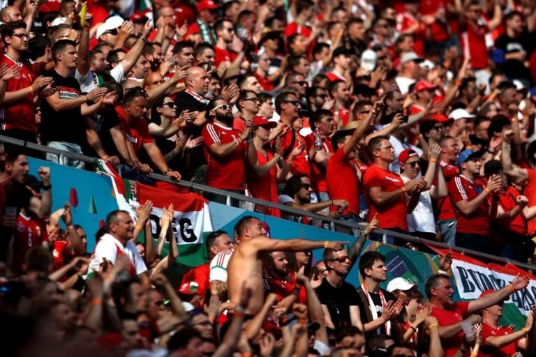 UEFA abre investigação por causa de bandeira homofóbica da torcida da Hungria