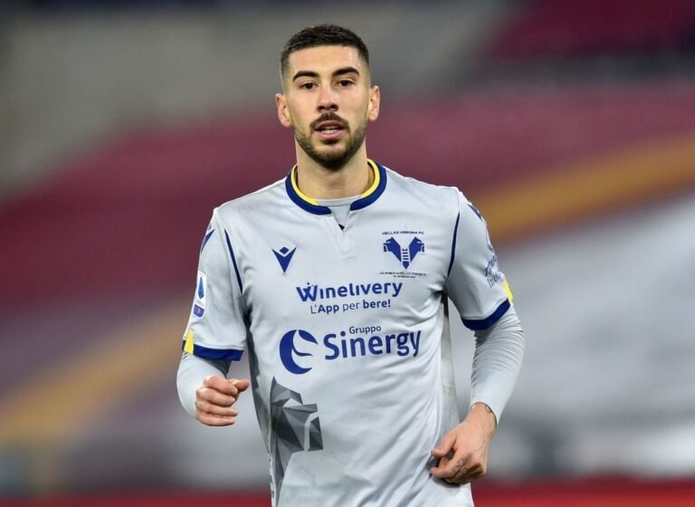 Milan define substituto de Calhanoglu