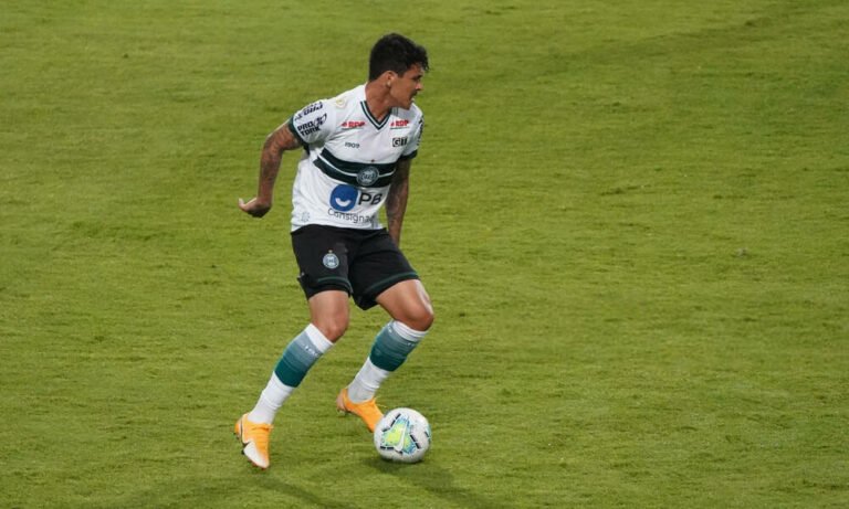 Meia do Coritiba rescinde contrato e vai jogar em Portugal