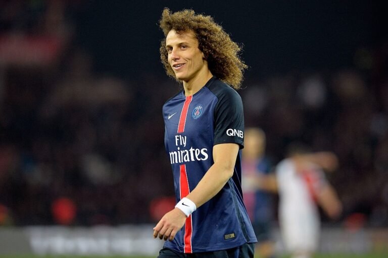 PSG estuda retorno de David Luiz
