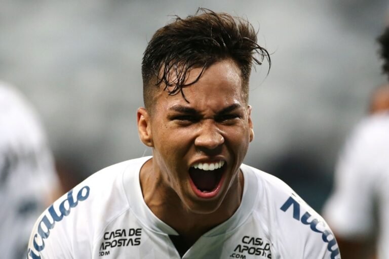 Juventus e Milan disputam contratação de Kaio Jorge, do Santos