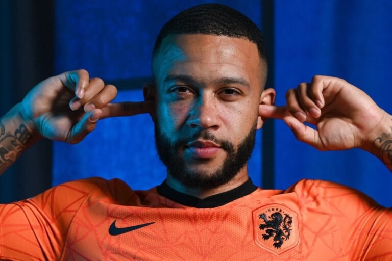 Barcelona estipula multa astronômica para liberar Depay