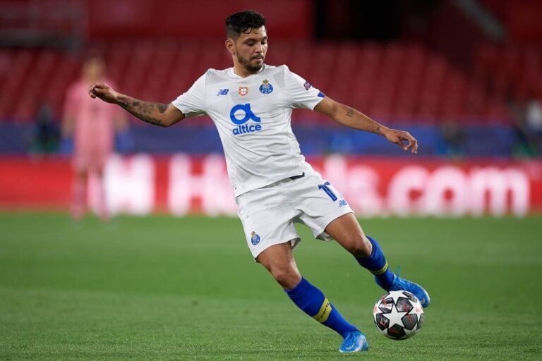 Agente de Corona fala do interesse do Sevilla: ‘Veremos se apresentam algo atrativo ao Porto’