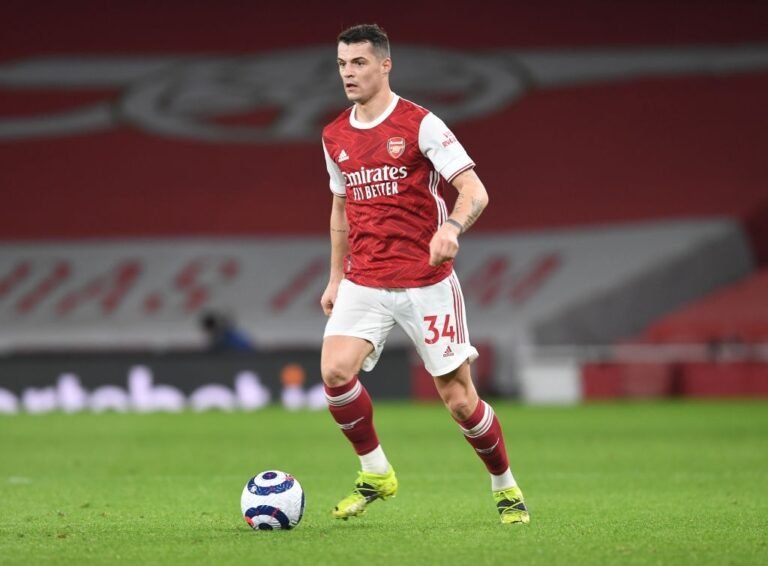 Arsenal rejeita primeira oferta por Xhaka, mas a Roma não desiste