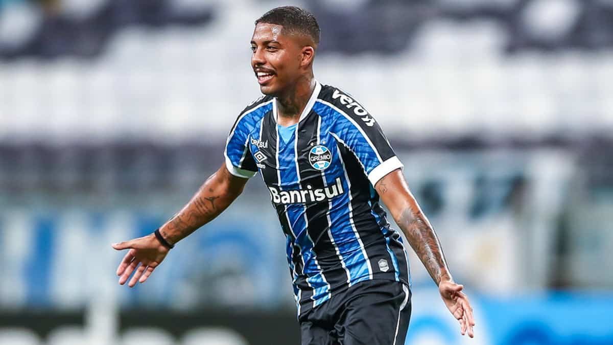 Jean Pyerre desmentiu a informação de jornalista sobre sua possível saída do Grêmio