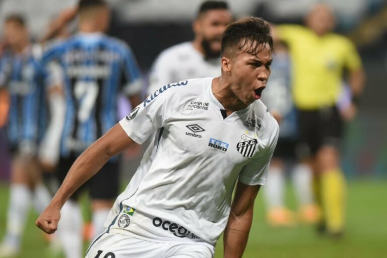 Napoli planeja oferecer € 10 milhões para contratar Kaio Jorge, do Santos