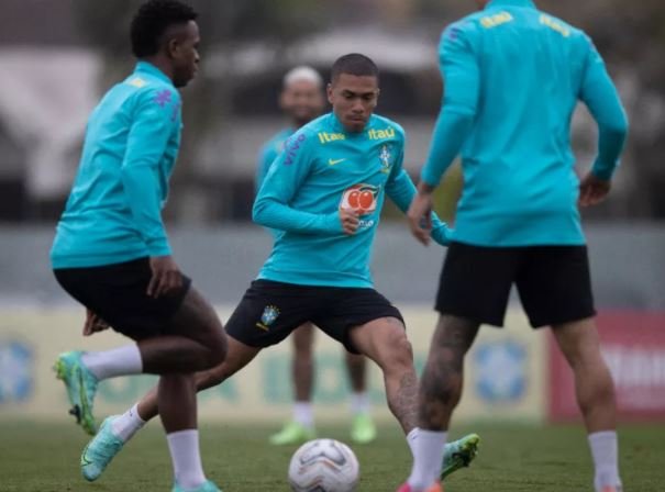 Lateral do Palmeiras é convocado para treinos da Seleção e vira desfalque para Abel