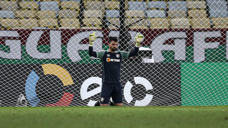 Fluminense encaminha renovação de Marcos Felipe