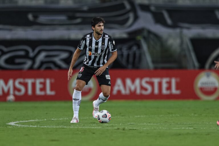 Igor Rabello testa positivo para a Covid-19 e desfalca o Galo diante do Internacional