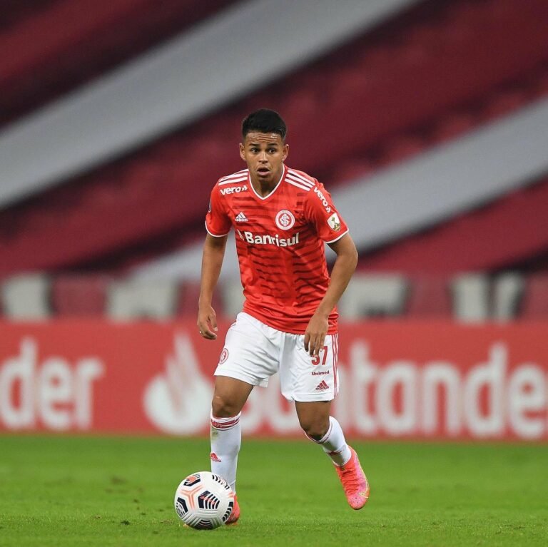 Com a lesão de Taison, Lucas Ramos deve ganhar chance como titular contra o Ceará
