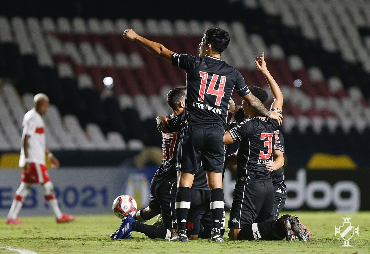 Vasco vence o CRB por 3×0 e consegue a primeira vitória em casa