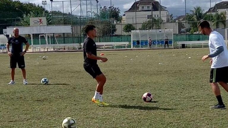 Pensando no Barcelona, Philippe Coutinho se recupera de lesão no Brasil